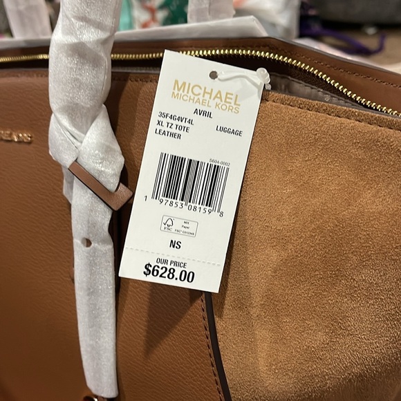 Michael Kors Camel large tote. Beautiful 🌸🌸🌸 tote , big side on each side - Picture 8 of 9